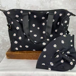 Alice & Olivia X FabFitFun Daisy Duffe & Bucket Hat NWT